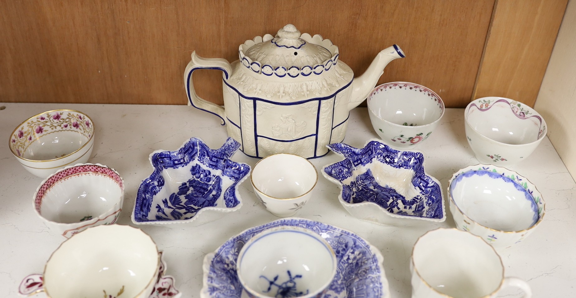 A selection of 18th century and later English porcelain tea bowls, a pair of Spode pickle dishes, and a teapot, 15cm tall